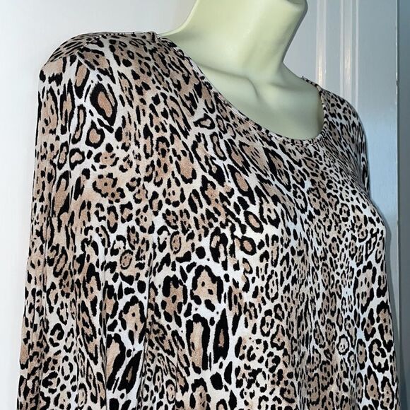 Chico’s “The Ultimate Tee” leopard print long sleeved T-shirt - Picture 5 of 9